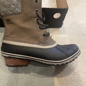 Sorel Women's Black and Tan Winter Boots (Slimpack Lace II)